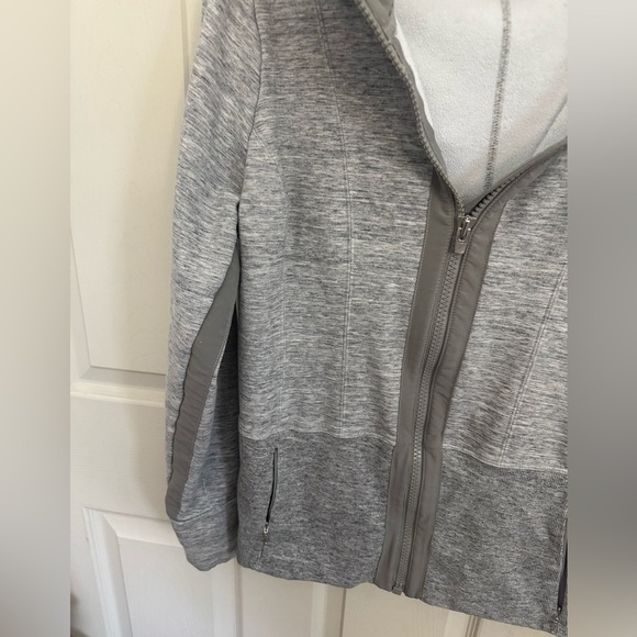 Athleta Medium Fitted Victory Hoodie Grey Heather Sweatshirt Workout Jacket - Picture 3 of 15